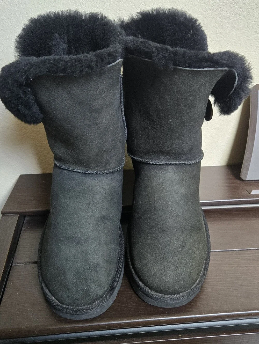 The UGG Bailey Button Boot (Style 5803) Size 10